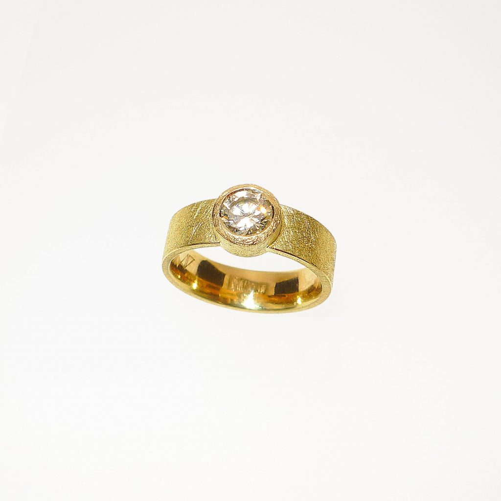 Bandring Massiv Gelbgold 750 Innen Leicht Bombiert Brilliant C2 0,92 Ct Web Bandring massiv, innen leicht bombiert, Gelbgold 750, Brillant C2 092 Carat