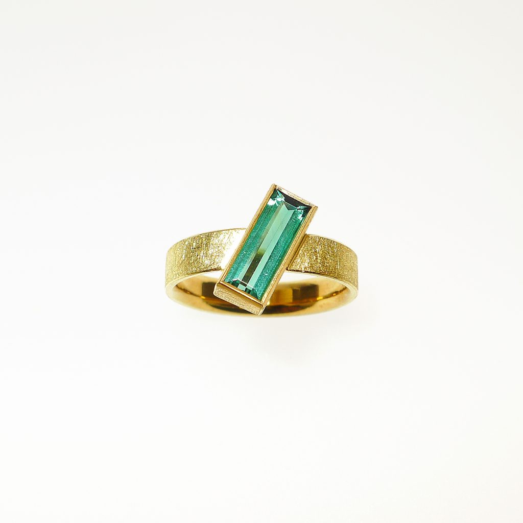 Ring asymmetrisch Gelbgold 750, Turmalin grün, Baguette facettiert