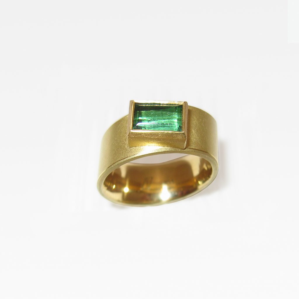 Ring asymmetrisch, parallel, Gelbgold 750, Turmalin grün